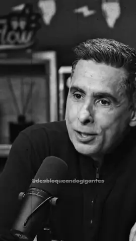 💰 O primeiro bilhão não é o fim do jogo. Se sua vida continua vazia, o número na conta é só vaidade digital. 🎙️ Flávio Augusto mostra que não é sobre o bilhão, é sobre quem você se torna no processo. 💬 Me diz: você busca número ou propósito? . . . . . . . . . . . #fyp #foryou #viral  #flavioaugusto #desbloqueandogigantes 