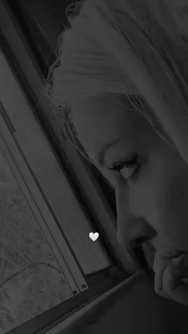 Se pra ficar você precisa se encolher, é o lugar errado. Levanta e vai. Salva e envia pra uma amiga 💛 #autoestima #relacionamentos #respeito #sevalorize #amorsemdrama     @Danielle Vendramini 