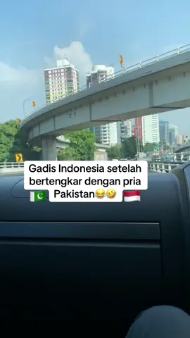 Kenapa cewek Indonesia mau berantem sama cowok Pakistan? #akashellahi #vennyalberti165 #asibali #mrhammad277 #viralvideo 