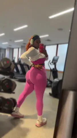 I swear I only do this shxt when I’m done working out🤭💕 #gymgirl 