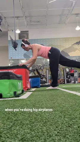 hip airplanes every day