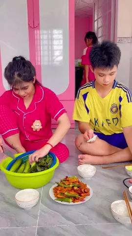 Mình thư và Bin mukbang thịt nướng #minhthu 