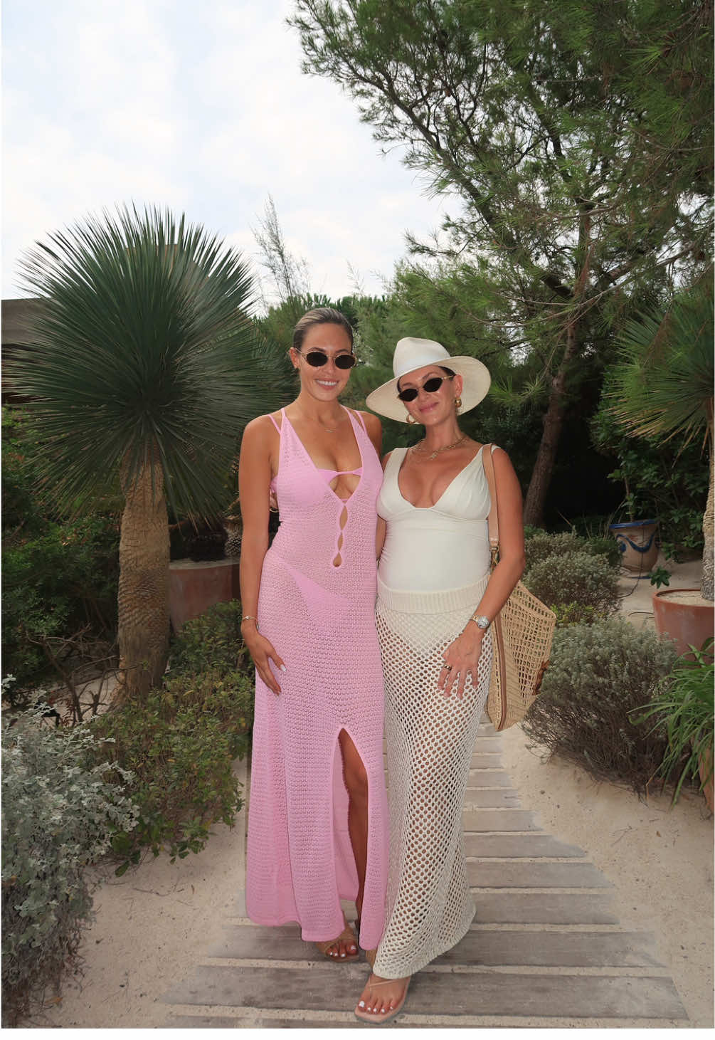 Anyone else lose weight in Europe despite eating carbs for every meal?  #europe #eurosummer #frenchriviera #girlstrip #skinnybitches 