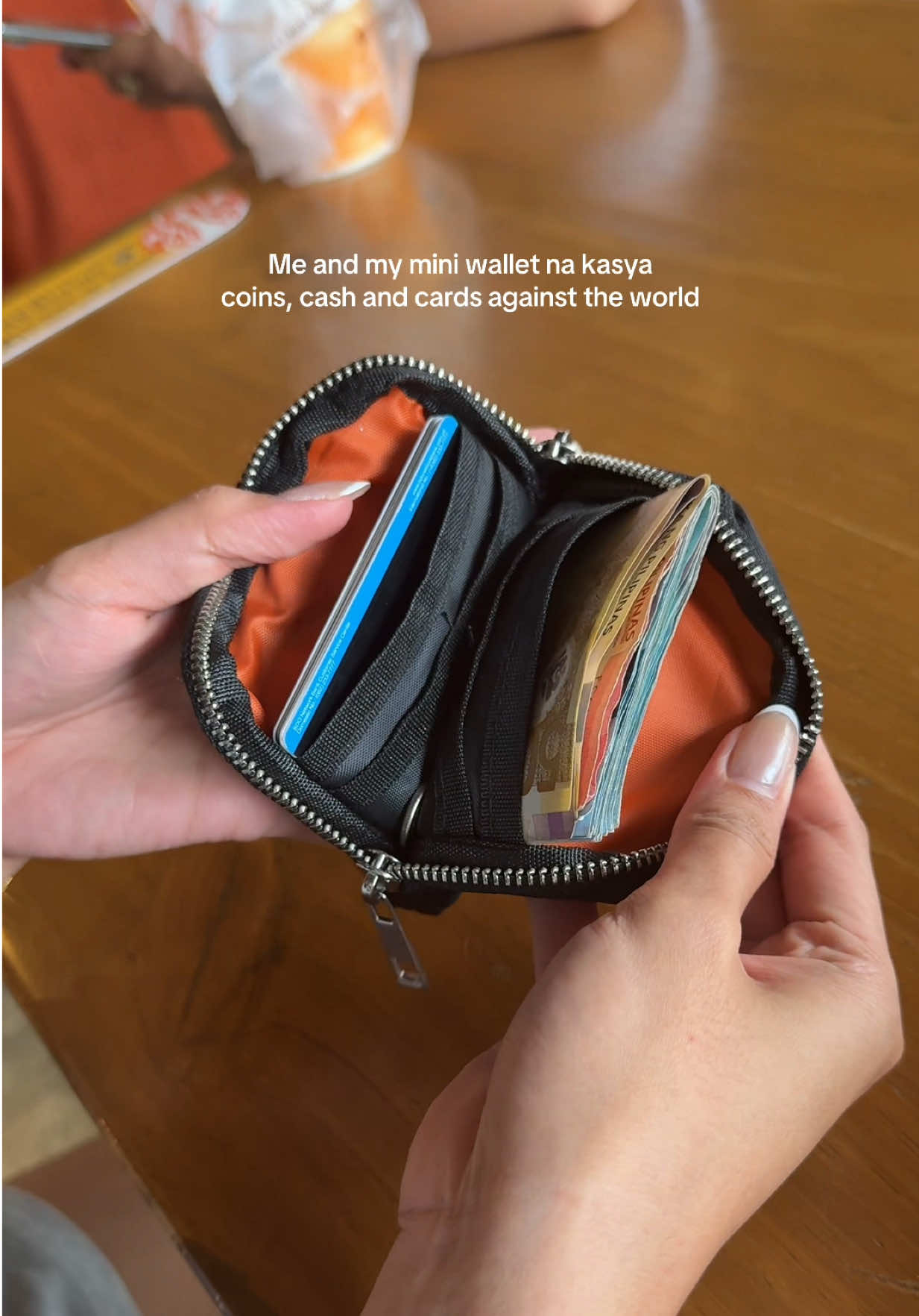 Replying to @Aizenshop Japanese mini wallet na kasya cash, coins, cards! Ang galing kasi hindi din sya bulky! #wallet #miniwallet #coinpurse  #walletwithcardholder #walletwithcoinpurse 