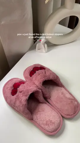 This pambahay slippers are way too cute to be this affordable tbh 🙌🏻🍒 #indoorslippers #plushslippers #pambahayslippers #cuteindoorslippers #slippersforwomen 