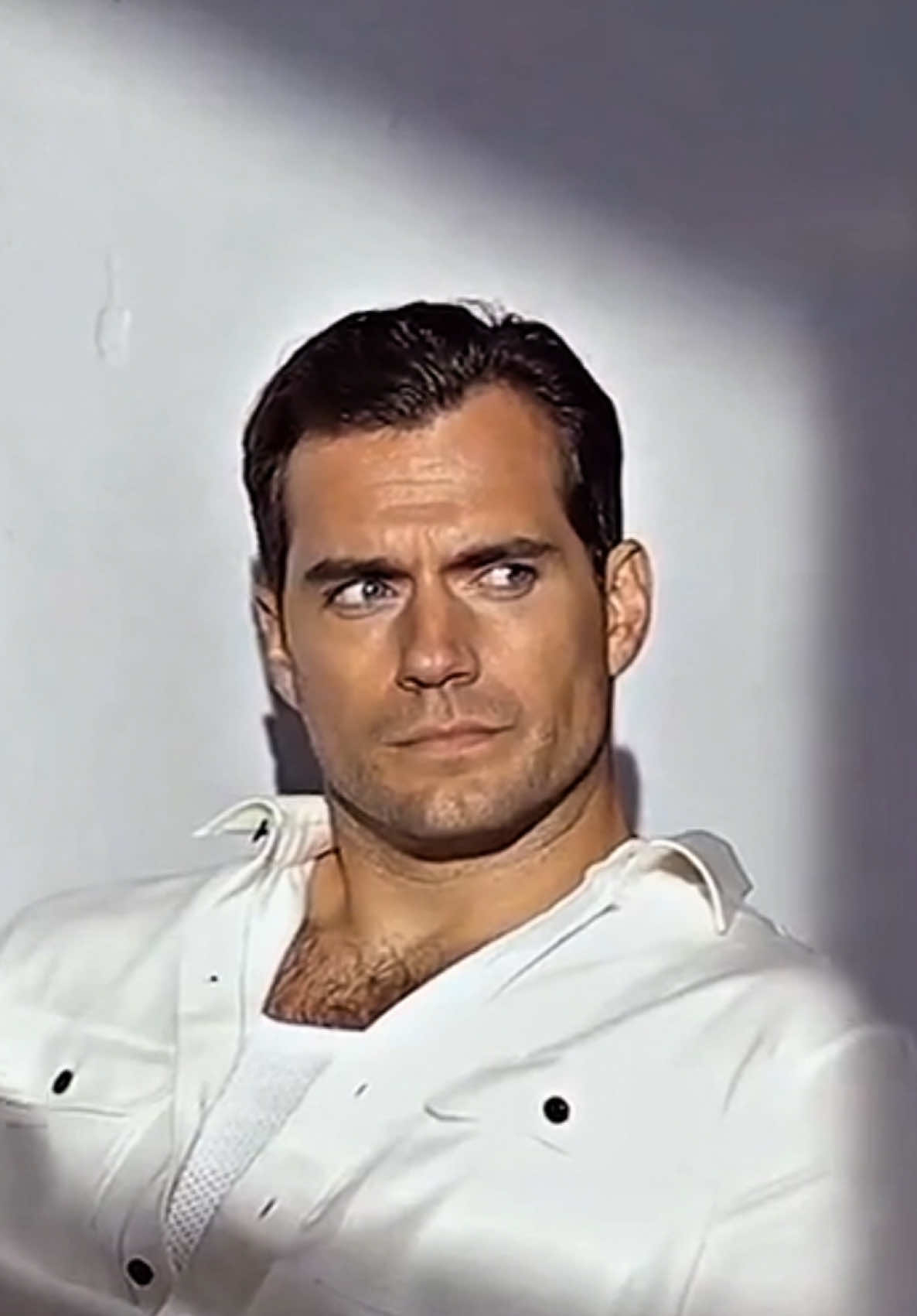 Por que o Henry cavill é considerado um dos homens mais bonitos do mundo? Segue essa analise visagista.  #henrycavıll #visagismo #belezamasculina 