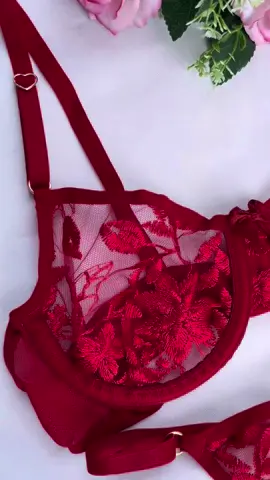 Aaaah a lingerie vermelha!🫠 Essa é aquela peça obrigatória da sua gaveta de calcinha! #trend #fashion #uniquepara #autoestima #style 