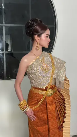 🌟 Golden heritage, the eternal charm of Khmer veils🌟 MUA makeup meta  Hair noo Len  #cambodiacarculture #sbaikhmer #wedding #cambodiatraditionalcostume #khmersbai 