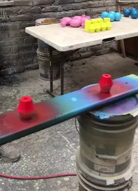 i Magia en el aire ! ✨🤩 Así es como creamos gradientes de color perfectos con nuestra técnica de aerografía.   Si te gusta lo que ves, ¡compártelo! #tallercarpinteria  #viral #decoracion  #EspaciosEncantadores #tallerlizardi 