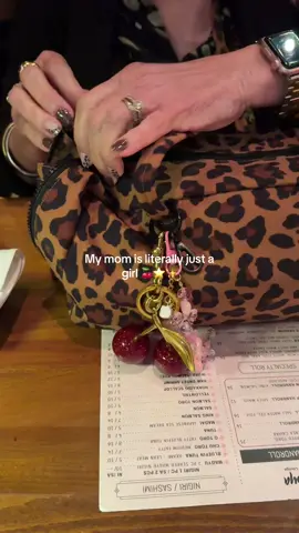 She’s a diva 💫 #literallyjustagirl @BAGGU #baggu #baggubowler #bowlerbag 