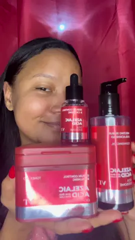 La nueva línea de @vtcosmetics_latam de acid azelaic nos ayudarán a combatir esas manchas y puntos negros tan molestosos en nuestro rostro, sus ingredientes activos BHA , AHA, PHA Y LHA nos ayudaran a poder darle fin a esos puntos negros y esa manchitas.  La línea cuenta con un aceite limpiador, tónico y Serum. @Picky KBeauty @VT Cosmetics US #vtcosmetics #vtcosmeticslatam #picky #reseña #CapCut 