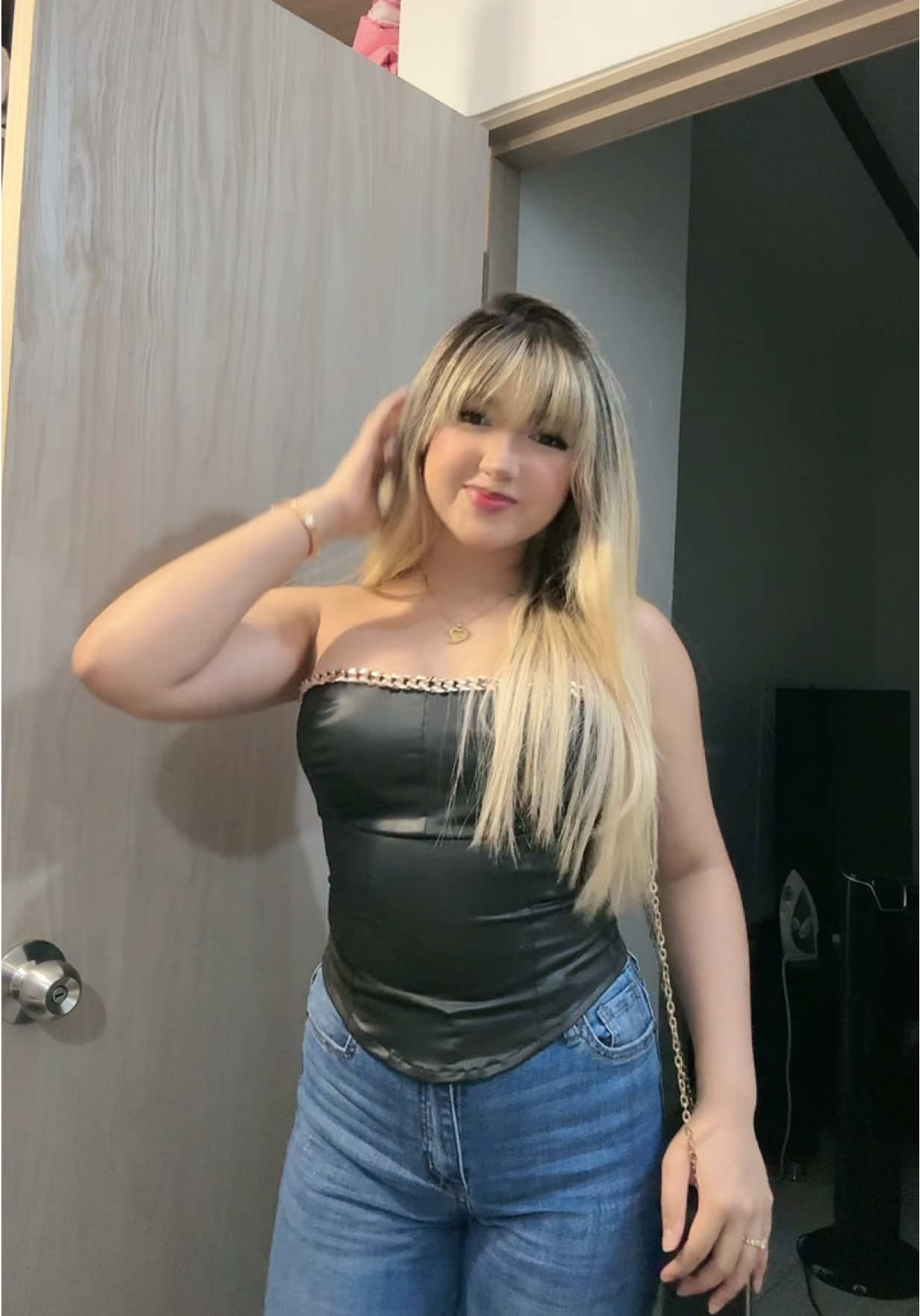 Califican 👉🏻👈🏻 y de donde me ves? Yo soy de Venezuela 🇻🇪🇨🇴#outfit #OOTD #chicas #maquillaje 