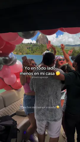 Cuando dicen plan diferente y terminas bailando en un planchon de Náutica guatapé frente a la piedra del peñol 😎🔥 ¿Quién más se apunta a este plan?  #NauticaGuatape #PlanchonEnGuatape #paratiiiiiiiiiiiiiiiiiiiiiiiiiiiiiii #medellin #fyp 