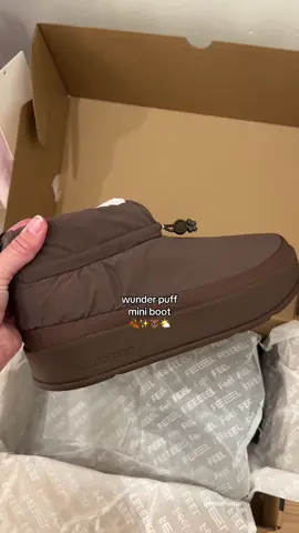 just dropped today!! @lululemon wunder puff mini boot 🍁 #lululemon #lululemoncreator #lululemonwhatsnew #lululemonshoes #wunderpuffminiboot 