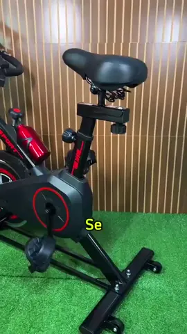 🚴‍♀️ Transforme seus treinos em casa! A Bicicleta Ergométrica Spinning Profissional 120kg é perfeita para quem busca praticidade, saúde e performance. Compacta, silenciosa e resistente, suporta até 120kg e garante treinos intensos sem ocupar muito espaço. 💪 Ideal para emagrecer, ganhar resistência e manter a rotina fitness sem precisar sair de casa! ✨ Design moderno, ajuste de altura e conforto garantido. #fitnessemcasa  #spinning  #saúde  #treinodiário  #emagrecimento 