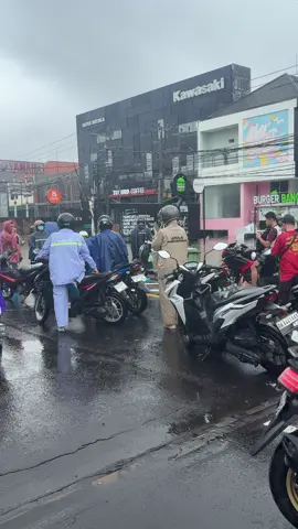 Lekas sembuh Bali... (10/9) Terpantau banjir Teuku umar barat, tidak bisa lewat