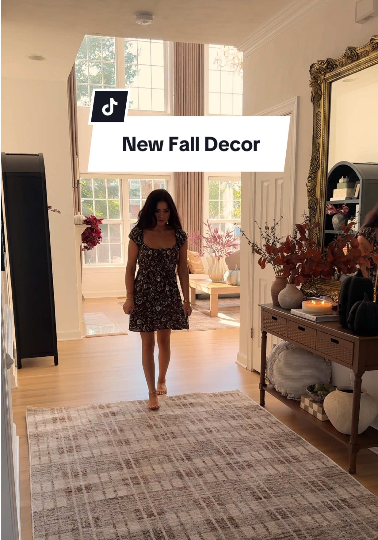🍂 So thrilled to be part of the new @Joon Loloi x @Lone Fox fall launch! The Bramble Rug in Ivory/Copper is the perfect statement piece for my fall entrway, and the Elliot pillows add the coziest touch to any space. Loving these textures and tones 🤎✨ #LoneFoxJL #JoonLoloiPartner #falldecor