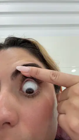 was taking off my contacts when one decided it didn’t want to come out 😭BUT I FOUND IT GUYS #fyp #contacts 