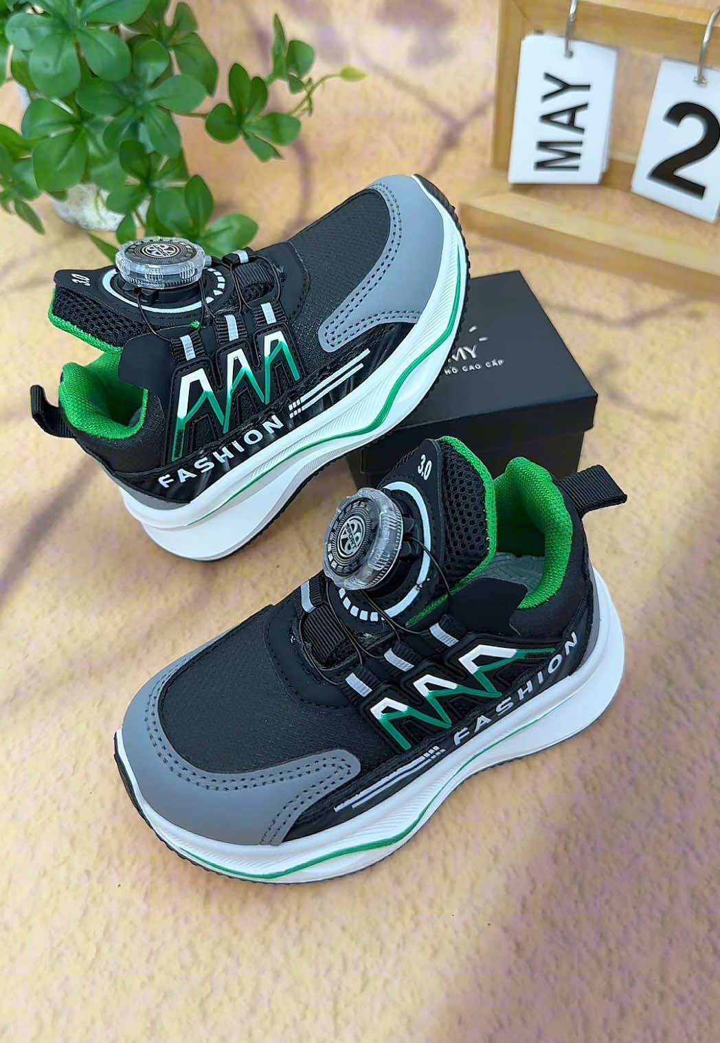 Giày thể thao cho bé  #depnam #deptapdi #sandanldihocnamnu #deple #quaihau #giaythethao #depnu #giaytheduc #giadinhminhlinh 