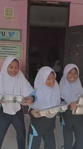 Terimakasih kiriman videonya 🥰 Semangat anak anaku 💪 #mbg #bgn #sppg #giziseimbang 