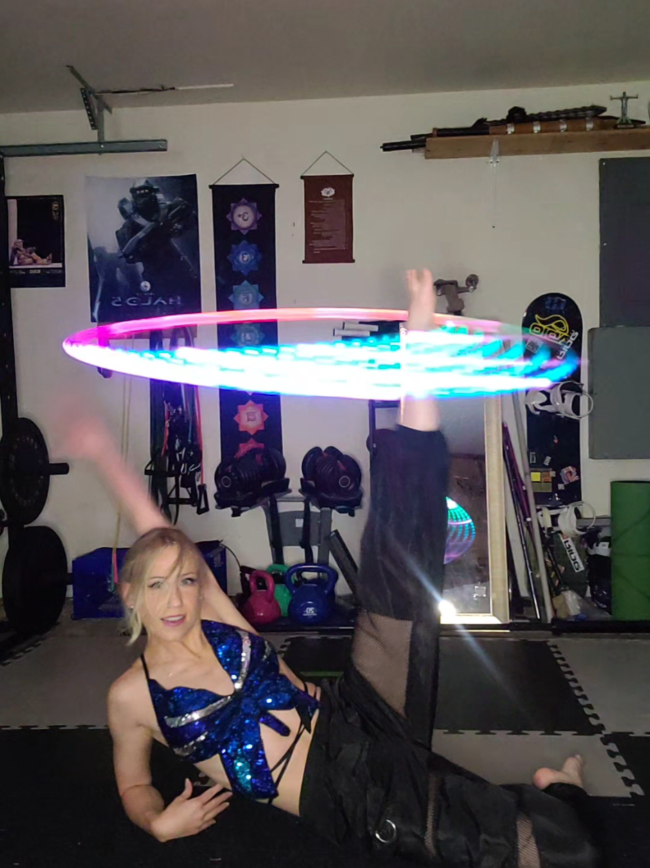 Lil hoop monster 👾⭕ #hulahoop #flowarts #hoopersoftiktok #hooper #dance 