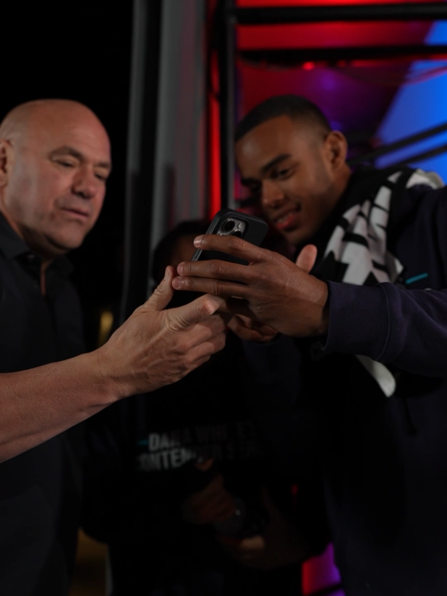 Ele é ligeiro! 😅 O Samuel Sanches não perdeu tempo e já pediu ao patrão para lutar neste ano no UFC! 👀 #DWCS Reveja o evento no @ufcfightpassbr | Assine no link do perfil 🔗 #TikTokEsportes #MMA #UFC