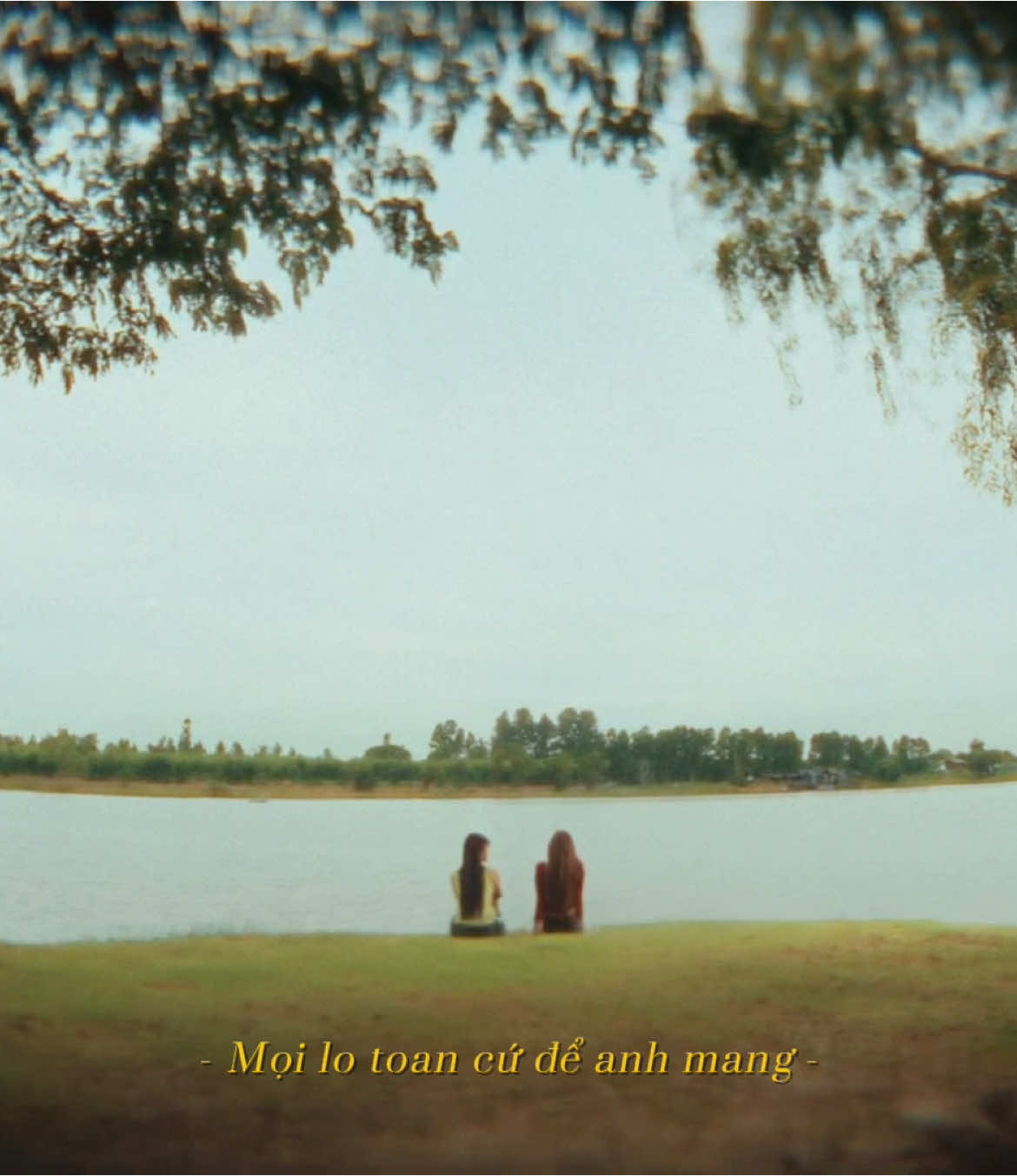 Their gaze, excellently expressed their feelings for each other @P.ampispam @arhoung #pamarhoung #arhoungpam #queendomtheseries 