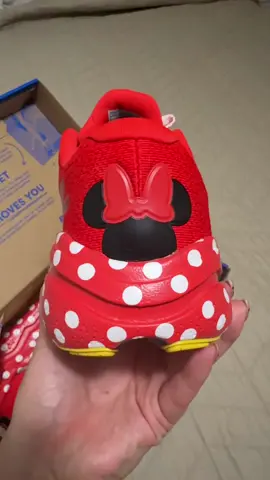 I’m not going to lie. I got some hate in the streets for wearing these.. but I don’t care. I love them. #rundisney #brooks #minniebrooks #newrunshoes 