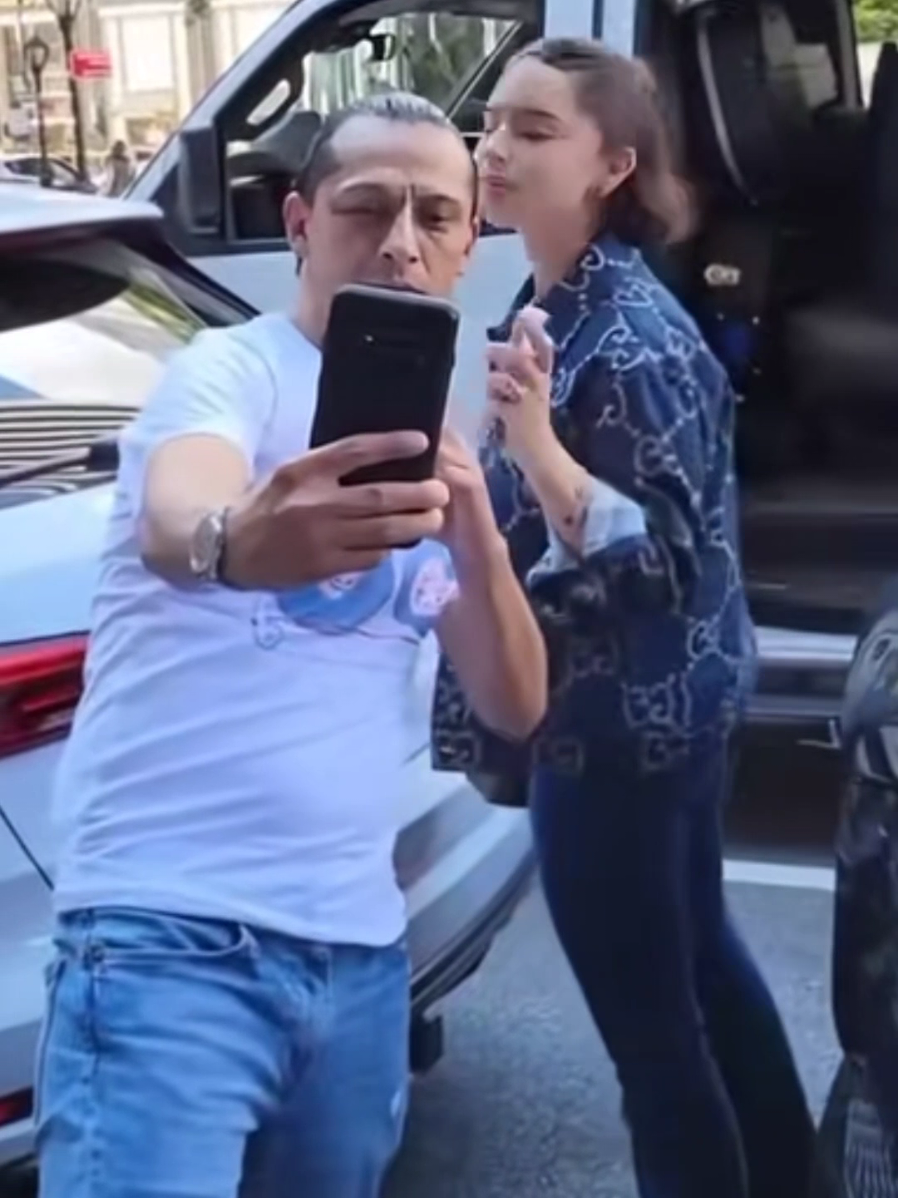 Su soberbia es increible 0 Humildad, que mala actitud de esta señora! Angela Aguilar niega foto a fanatico #angelaaguilar #Cristiannodal #cazzu #losaguilar 