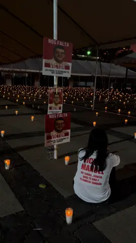 #Nosfaltavíctormanuel  Vigilia por los #desaparecidos  en la explanada de gobierno del Estado de #sinaloa  #vigilia #pazensinaloa 🕯️ 