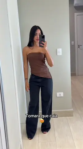 Elegância e estilo em uma peça só! A blusa tomara que caia assimétrica canelada é perfeita para criar looks modernos, confortáveis e versáteis. Combine com calça, saia ou shorts e arrase em qualquer ocasião! 💕 #TomaraQueCaia #BlusaAssimétrica #BlusaCanelada #EstiloFeminino #LookModerno     