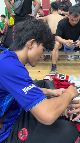 lần đầu tiên thi đấu nghiệp dư mà phải băng tay bằng băng keo thấy cảm giác lạ hơi lạ 👊 #luuducmanh #tiktok #mma #thethao #xuhuong 