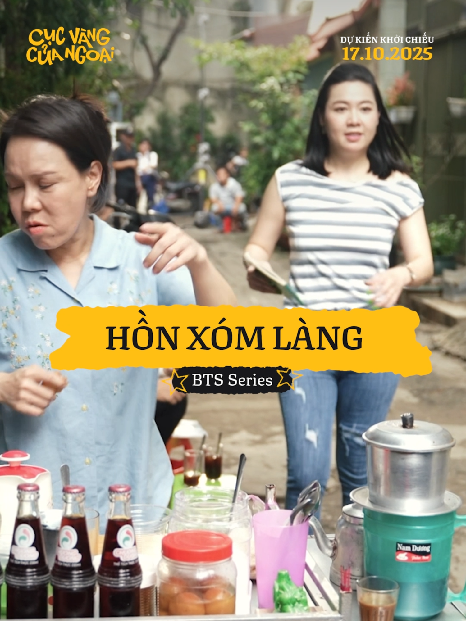 HẬU TRƯỜNG CỤC VÀNG CỦA NGOẠI #2: HỒN XÓM LÀNG 🏡 Thay vì dựng lại bối cảnh để các cú máy và góc quay được thực hiện dễ dàng hơn, đạo diễn Khương Ngọc lại quyết định đem “ống kính” về một con hẻm nhỏ giữa Sài Gòn. Điều gì đã khiến đạo diễn Khương Ngọc “phải lòng” nơi đây?  Mời các “cục dzàng” cùng ghé vào xóm của Ngoại, lắng nghe câu chuyện phía sau và cảm nhận trọn vẹn hơi thở nơi đây nha! 🌿💛 Cục Vàng Của Ngoại  Suất chiếu sớm từ 18H ngày 16.10.2025 Khởi chiếu tại rạp 17.10.2025 #CucVangCuaNgoai #KhuongNgoc #VietHuong #HongDao #LeKhanh #BangDi #LamThanhMy #HuuChau #TuanKhai #ThuDan #Panda #856Pictures #VPictures #CGV