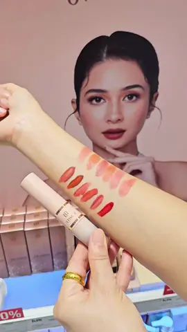 #ULTIMAII The Nakeds Satin Glazed Lip Colour ลิป 2 in 1  มี 2 เนื้อ ใน 1 แท่ง พร้อมบำรุงด้วย CollaSence คอลลาเจนเอกสิทธิ์ ให้ริมฝีปากชุ่มชื้น เรียบเนียน อิ่มฟู ไม่ตกร่อง และไม่ดำคล้ำ #ultimaiithailand #lipstick #timelessultimatebeauty #ลิปสติก 
