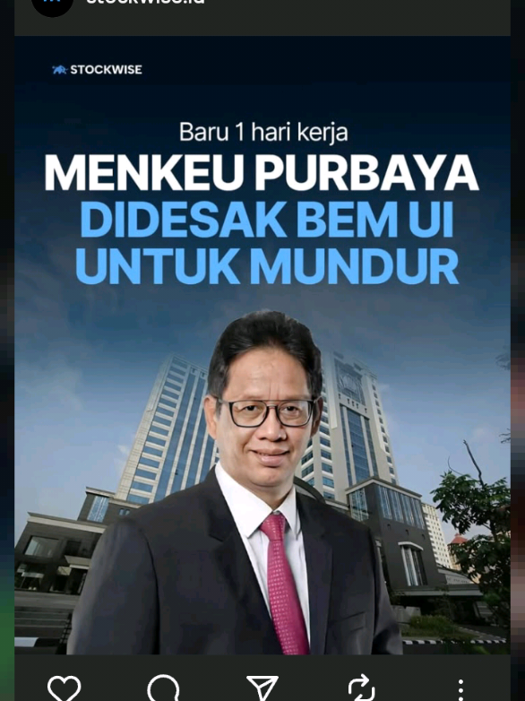 Baru dilantik langsung di demo, untungnya beliau sudah meminta maaf 😅 Berita: BADAN Eksekutif Mahasiswa Universitas Indonesia (BEM UI) menyinggung pernyataan Menteri Keuangan yang baru, Purbaya Yudhi Sadewa. Dalam aksi di depan DPR, Selasa, 9 September 2025, Ketua BEM UI Atan Zayyid Sulthan Rahman menyebut pernyataan itu merendahkan aspirasi mahasiswa. “Menteri Keuangan baru diganti sehari, dia sudah menyatakan bahwa masyarakat itu, tuntutan 17+8 hanya sebagian kecil. Bahkan mendiskreditkan kami dengan bilang kalau sudah makan enak, maka tidak akan demo,” kata dia ditemui di lokasi. #andryhakim #stockwise  #saham #sahamindonesia #beritasaham 