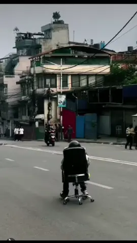 नेपालीले चान्स पायो भने जे नि गर्छ भन्थयो साच्ची रहेछ #creatorsearchinsights #nepalitiktok #nepalsuitionrightnow 