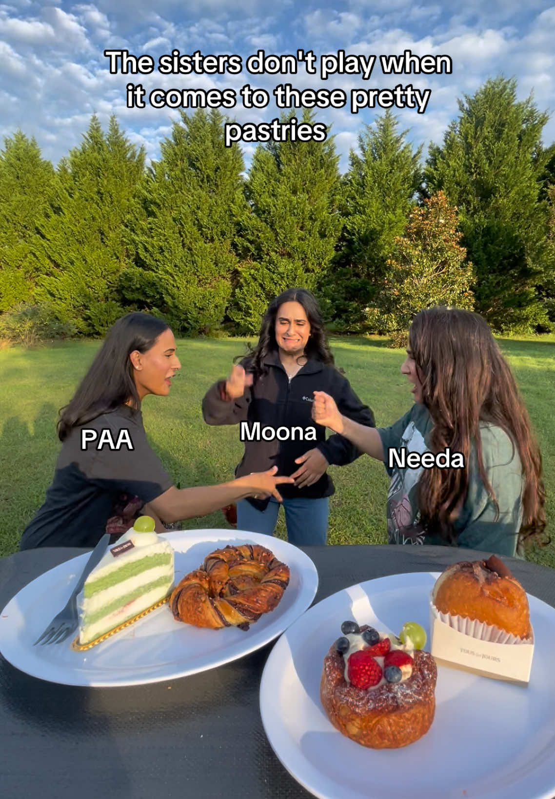 Not @Taaabbbyy with the chicken feather 😭 @needalivelife @MOONA #sistersiterz #sistersoftiktok #foodchallenge #foodreview #rockpaperscissors 