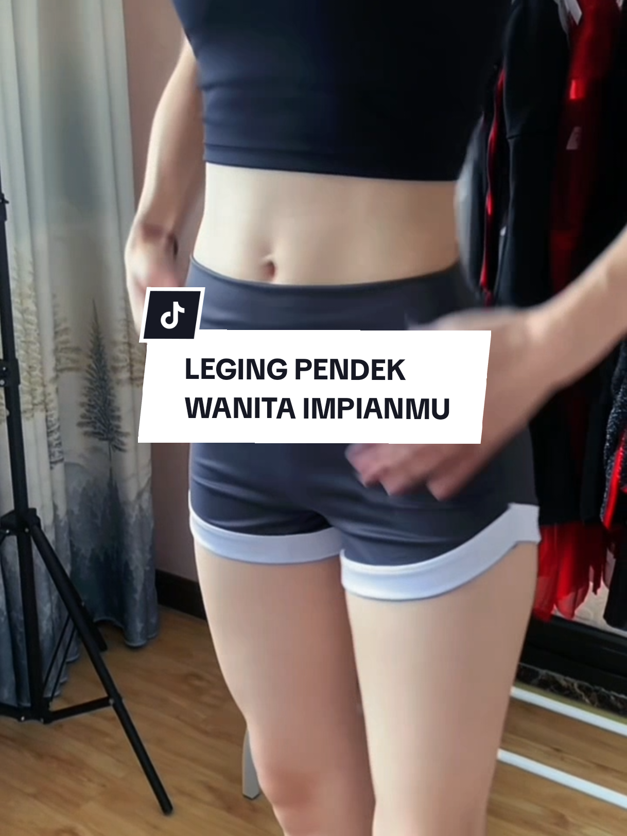 Tampil Stylish dengan Leging Pendek! 👖😊 Desain kekinian, harga terjangkau. Order sekarang!#viral #OOTD #fashion #legingwanita #legingpendek 