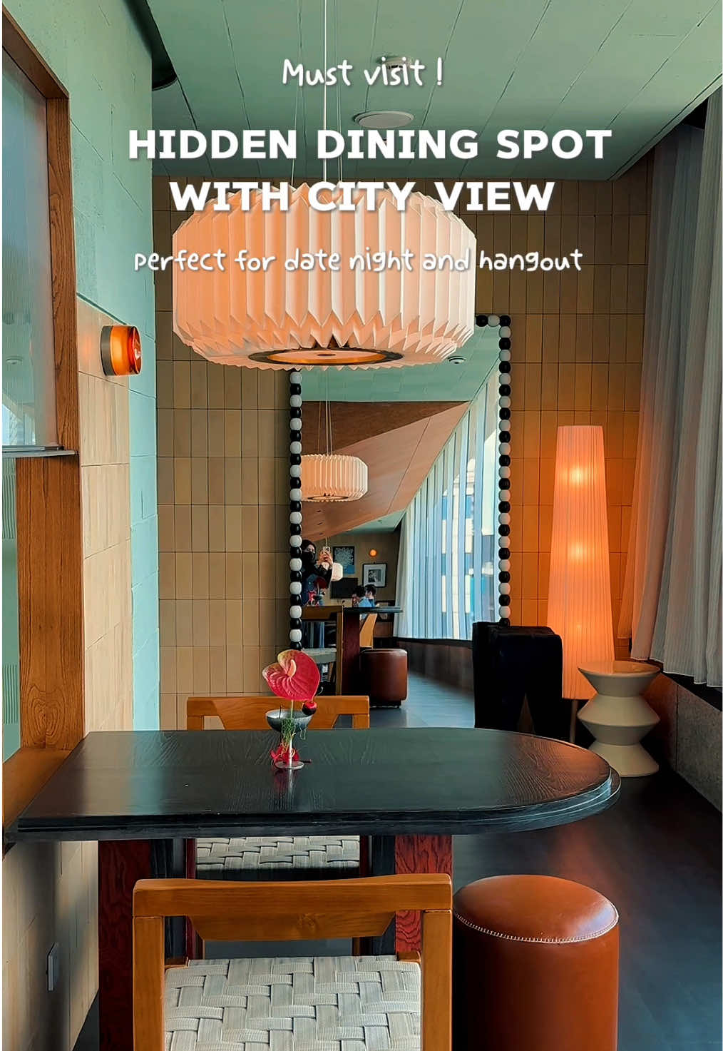 SAVE DULU ✨ Salah satu dining spot terbaru & masuk favorit gw si @Daily Affair Indonesia  . Suka bgt vibes & interior nya , artsy dgn mid century style. Menu nya jg ga ada yg gagal asli. Di eksekusi dgn baik, sampai pasta nya aja mereka home made !  Wajib mampirin kalau ke Jaksel ! vibes nya chill abis kalau udah malem, apalagi view nya bikin mager pulang 😁 #dailyaffair #cafeaesthetic  #placetogo #cityview #longervideos 