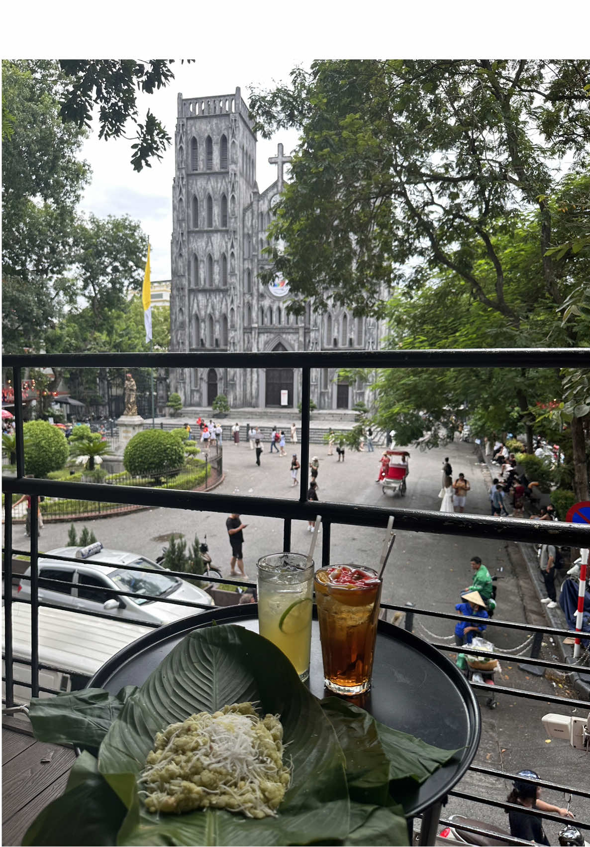 📍Hà Nội Mùa Thu Trà chanh nhà thờ lớn với chiếc view siêu đẹp. #muathuhanoi #nhatholonhanoi #hanoi #vietnam #xh 