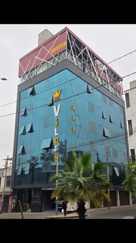 ✨ Vive la experiencia en Hotel Vilca’s ✨ Habitaciones modernas, jacuzzi, ascensor doble y pronto un rooftop increíble 🥂. ¡Tu descanso soñado está aquí! 📍 Lizardo Montero 299, San Juan de Miraflores 📲 929178081 #HotelVilcas #DescansoDeLujo #SanJuanDeMiraflores #JacuzziLife #RooftopExperience 