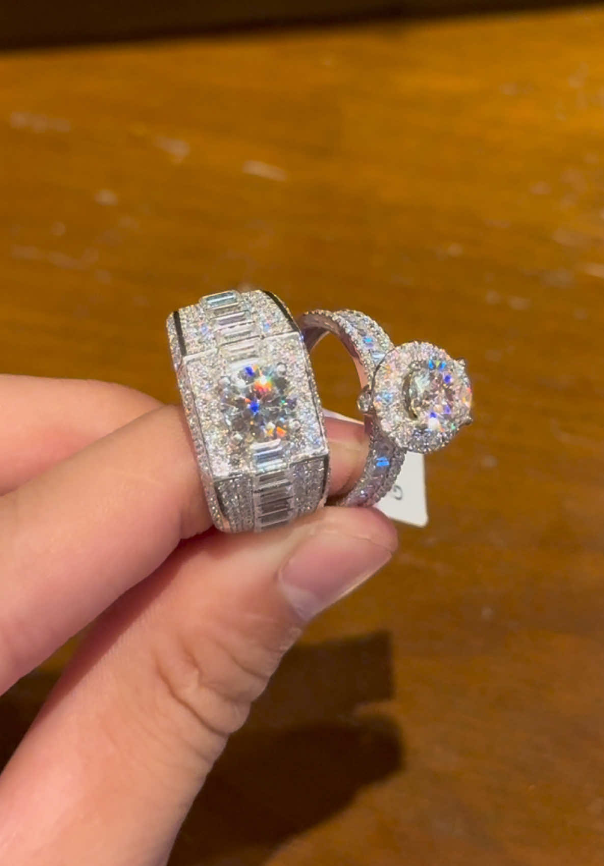 Cặp nhẫn vàng trắng trẻ trung,sang trọng được nhiều anh chị yêu thích 💎💍#xuhuong #trangsuc #kimcuongmoissanite #giangtrangsuc #xuhuongtiktok 