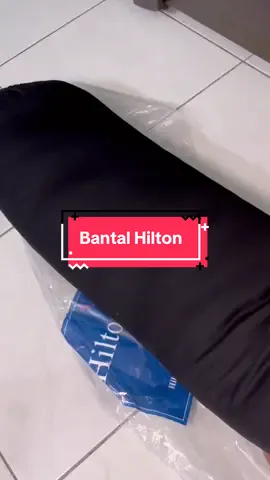 Bantal ni best. Gebu gebas. Memang berbaloi beli. Seronok buat peluk. #bantalhilton #bantalpelukhilton #bantalgolekhilton #bantalhiltonviral #bantalhiltonmurah 