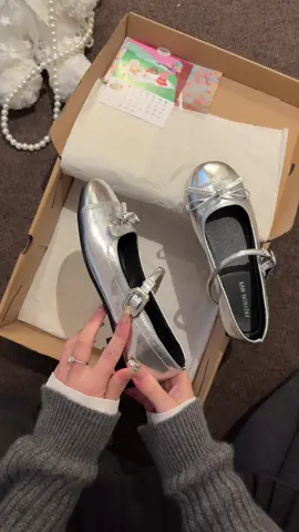 ✨✨ đôi giày búp bê màu bạc xinh xỉu cho các nàng ne #giaybupbenu #giayxinh #xuhuong #xuhuongtiktok #fpyシ 