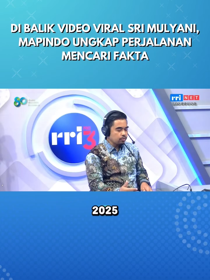 Ketua Masyarakat Anti Fitnah Indonesia (MAFINDO), Septiaji Eko Nugroho, mengingatkan publik akan ancaman serius teknologi manipulasi digital atau deepfake. Dalam Talkshow Kolaborasi Komdigi X RRI bertajuk Bentara Nusantara, ia menyebut bahwa tahun 2025 menjadi titik awal merebaknya fenomena “Deep Fake Wars”. Septiaji berbagi pengalamannya saat mengungkap salah satu kasus deepfake yang sempat viral terkait Menteri Keuangan Sri Mulyani. Ia menjelaskan, bagaimana video palsu itu beredar masif di ruang digital, menciptakan kebingungan, bahkan sempat menyesatkan opini publik sebelum akhirnya terungkap sebagai hasil rekayasa. Klik rri.co.id untuk informasi lebih lanjut. Dengarkan siaran RRI dan dapatkan berita terkini dengan download aplikasi RRI Digital di App Store dan Google Play. #RRI #RRIdigital #RRInews #RRIPrograma3 #Pro3RRI #PusatPemberitaan #RadioRepublikIndonesia #deepfake #ai #hoax #beritapalsu #mafindo #srimulyani