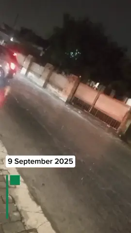 Melaporkan bahwa keterangan dari warga sekitar di daerah pondok gede (9/9/2025), telah di temukan tong sampah yang berdiri selama ribuan tahun. namun dari kesaksian warga tong itu enggan untuk di pindahkan di dalam rumah, karna warga kwatir tong tersebut kepanasan dan kehujanan. sekian berita tidak penting ini, terimakasih 🫰 #beritatidakpenting #videoviral #kocakngakak #viraltiktok #fyp 