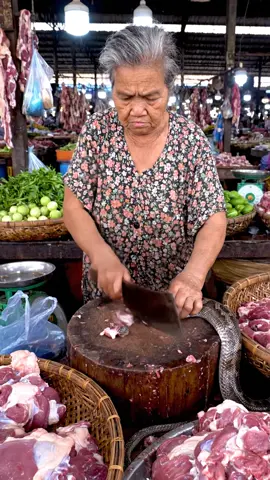 Life at a Wild Meet Market #seafood #food #fish #cooking #animalsmarket 
