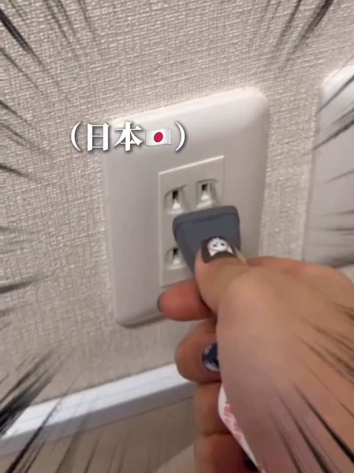 🌟短途旅行想帶吹風機又怕笨重？國際電壓摺疊負離子吹風機 YBH-12QN02 超適合！摺疊後放化妝包都不佔空，支援全球電壓不用帶轉換頭，負離子吹髮不傷髮質，吹完頭髮不毛躁還蓬松，不管是住民宿還是酒店，都能像在家一樣用得舒心，回家後日常吹髮也能繼續用～  #旅行必備吹風機 #國際電壓吹風機 #摺疊小巧 #負離子護髮 #家用旅行兩用 #YBH12QN02