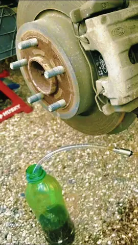 Brake Bleeding tool Purgador de frenos #mobilemechanic #diymechanic #mecanicaencasa #caliperbleeder #carrepair 