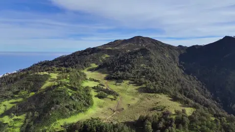 Ada yang tau ini gunung masuknya provinsi mana yakk? #lawu #wonderfulindonesia 